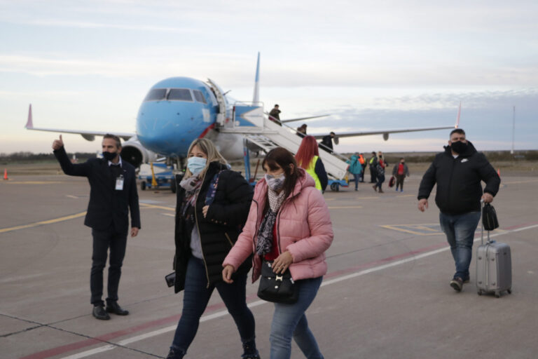 Llegó el primer vuelo de Aerolíneas Argentinas a Puerto Madryn