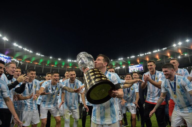 Messi dedicó la Copa América a Maradona y a las víctimas del coronavirus