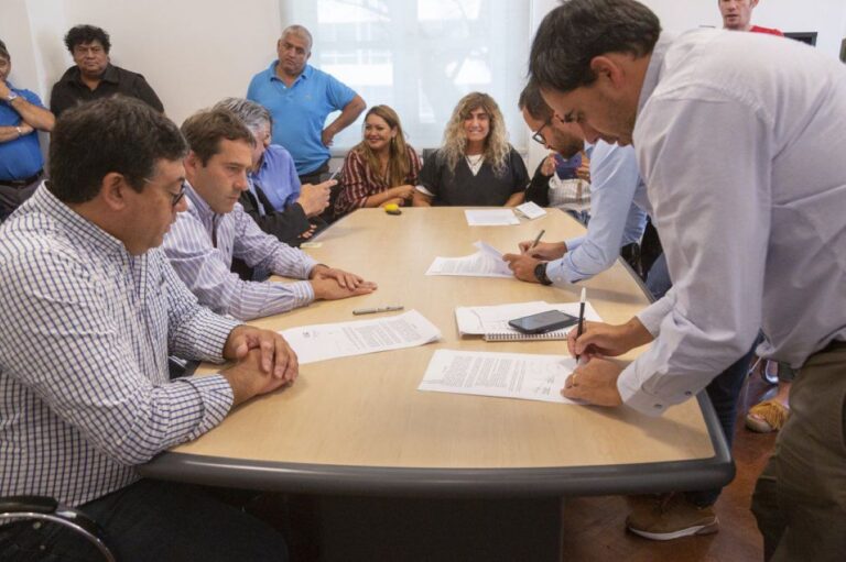 Municipales lograron un incremento salarial del 46%
