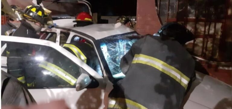 Accidente fatal: chocó contra una casa y murió