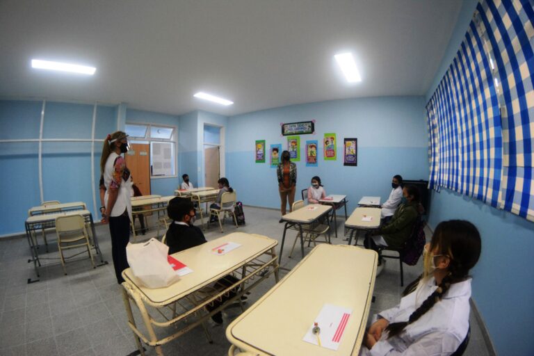 Invertirán 5 mil millones de pesos para buscar alumnos que abandonaron la escuela en pandemia