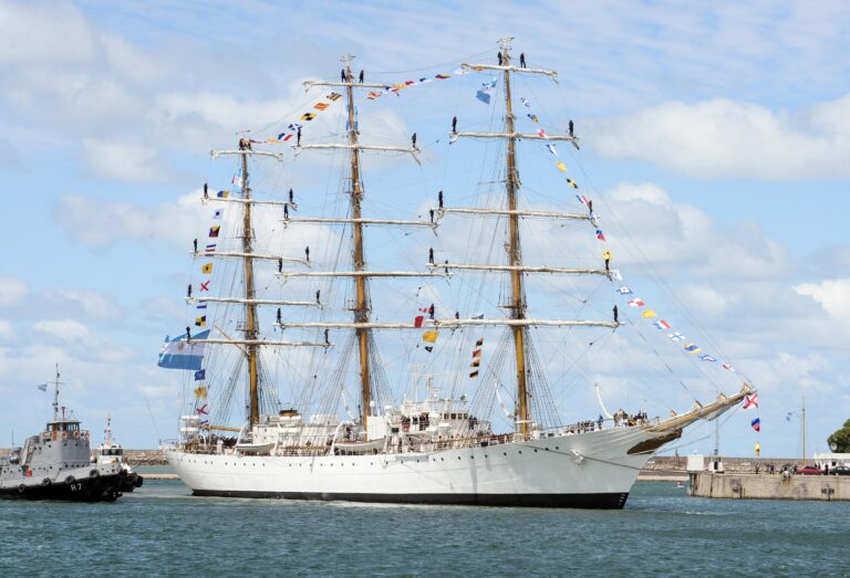 La Fragata Libertad arriba a Comodoro Rivadavia