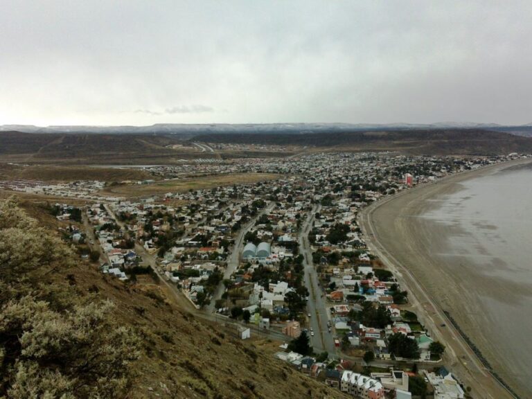 Proponen reacondicionar uno de los miradores de Rada Tilly destruido por el temporal