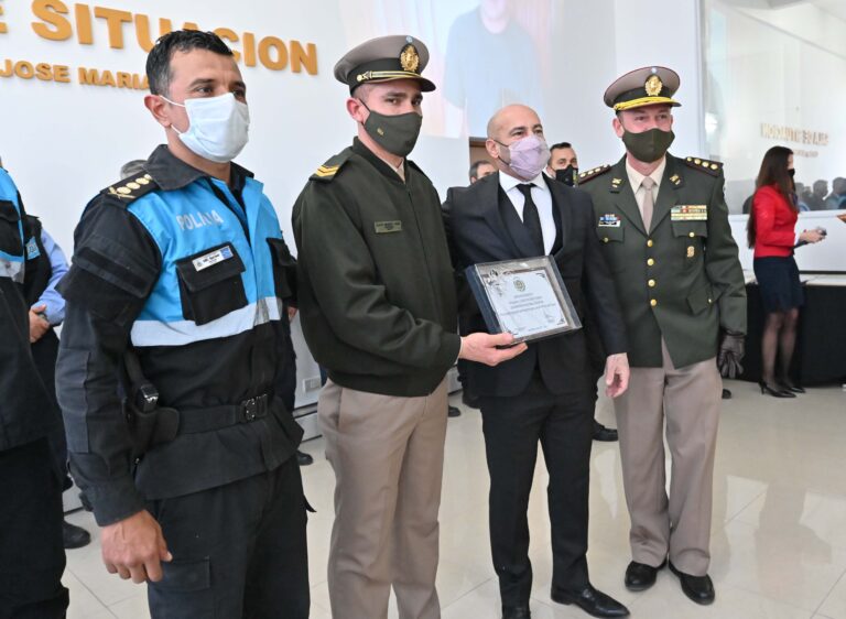 El Gobierno del Chubut reconoció a personal policial por su labor en hechos destacados