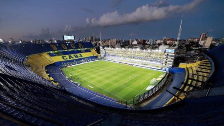 Regreso de público a estadios: «Sería para fines de septiembre o principio de octubre»