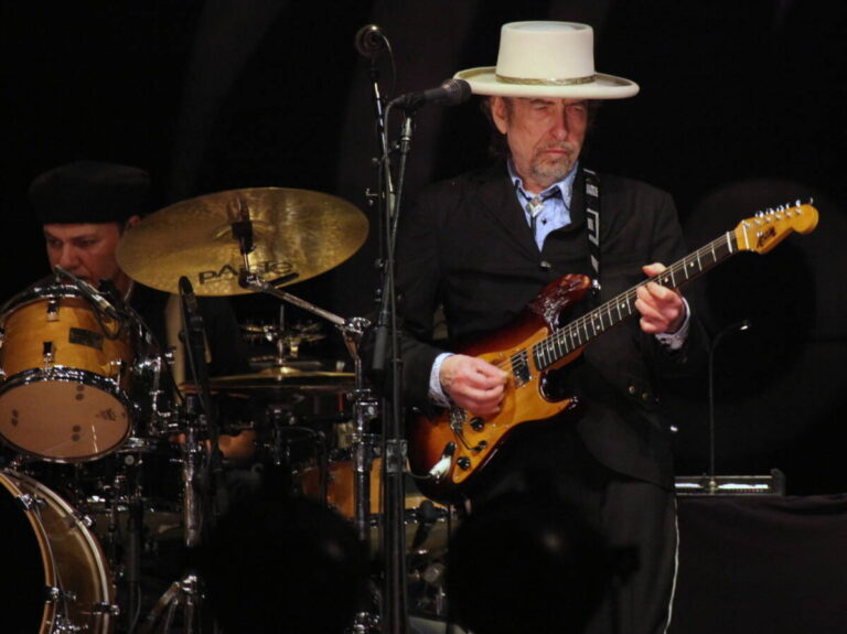 Denuncian a Bob Dylan por el presunto abuso sexual de una niña