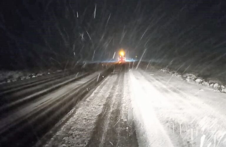 Por la nieve, piden transitar con precaución por Ruta 3 entre Comodoro y Garayalde