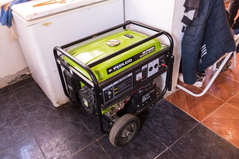 La SCPL entregó un generador a una joven electrodependiente