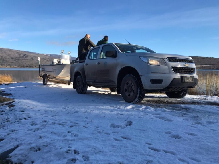 Continúan los controles en ríos y lagos de la Cordillera de Chubut