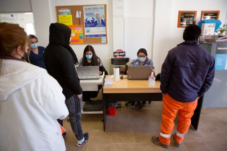 Comenzó la vacunación contra el coronavirus en los barrios