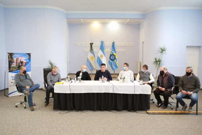 Luque lideró el encuentro con intendentes de la cuenca en Sarmiento