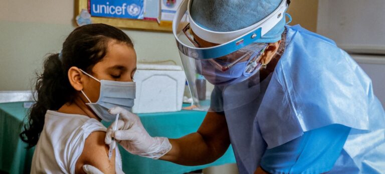 Entre el jueves y viernes llegarán a Chubut 28 mil dosis de Sinopharm para niños