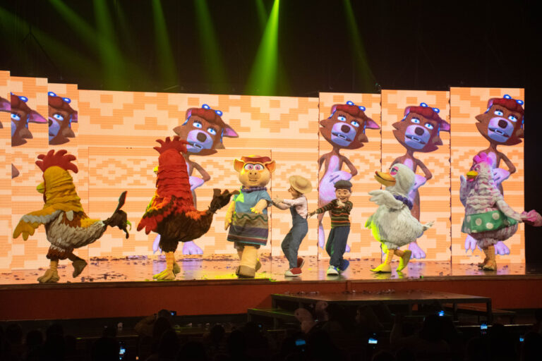 Vuelve el Teatro Infantil a Comodoro: La granja de Zenón «El gran Gallo» 4D