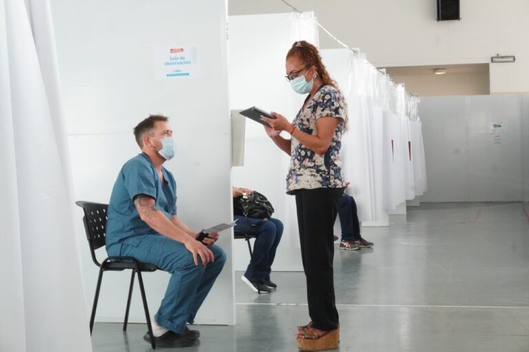 La vacunación contra el coronavirus sigue este miércoles feriado