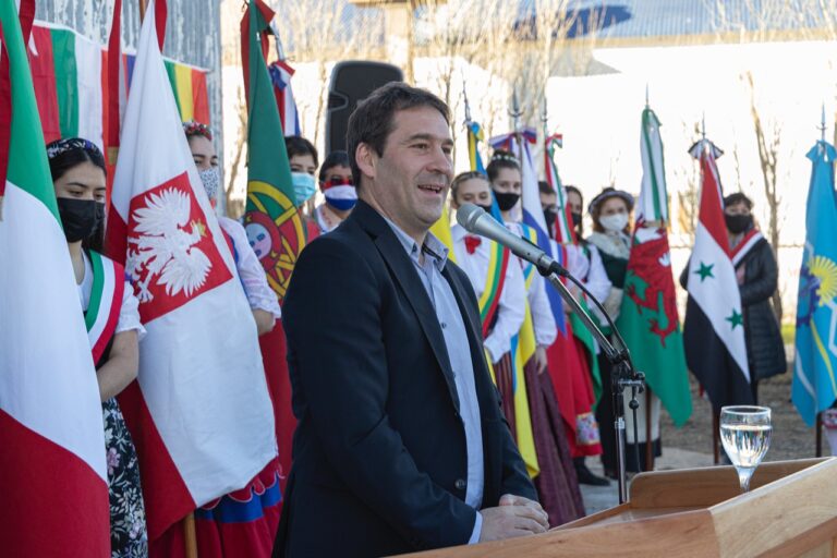 Luque inauguró la sede de la Federación de Comunidades Extranjeras