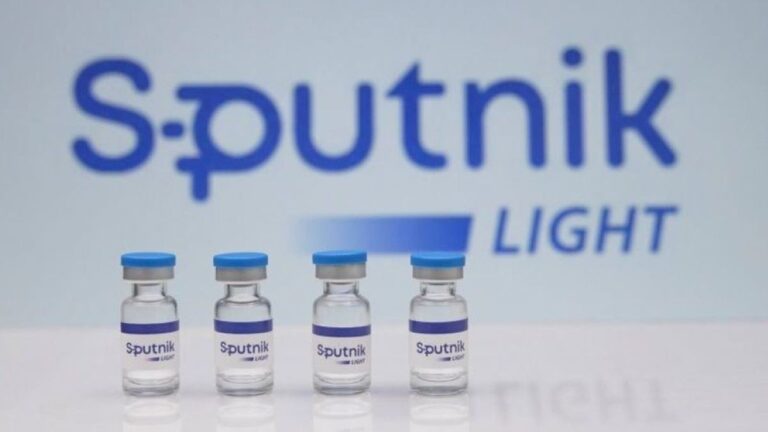 Sputnik Light tuvo una eficacia del 78,6% en prevención de coronavirus en mayores