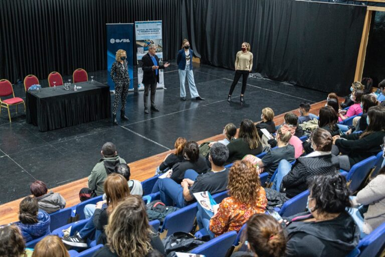 La Municipalidad y OSDE brindaron una capacitación en atención al cliente 
