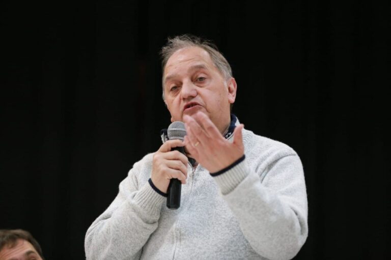  «Tenemos que elegir si queremos otra vez el modelo del Macrismo en Chubut o no», dijo Linares