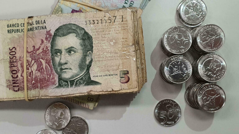 Extendieron el plazo para cambiar billetes de $5 por monedas: hasta cuándo se podrán usar