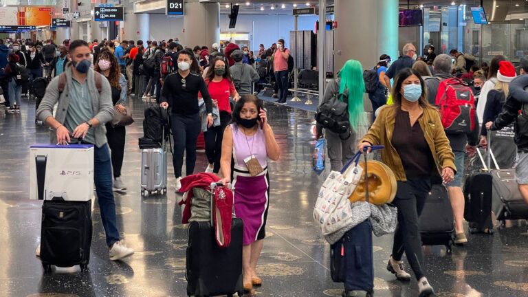 Estados Unidos exigirá a los extranjeros estar vacunados para ingresar al país