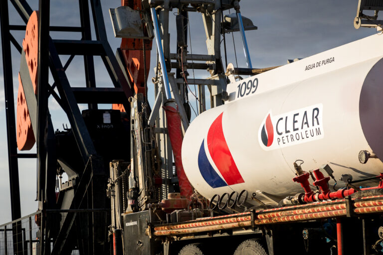 Rada Tilly: Clear Petroleum transportará un tanque hacia la Villa