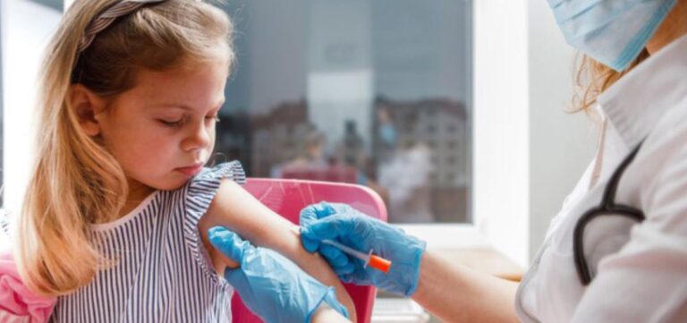 Cuáles son los beneficios de la vacunación contra el coronavirus en niños y niñas de 3 a 11 años