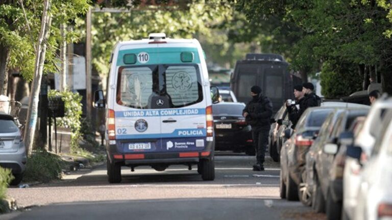 Un hombre se atrincheró hace más de 9 horas con un rehén y efectuó casi 300 disparos
