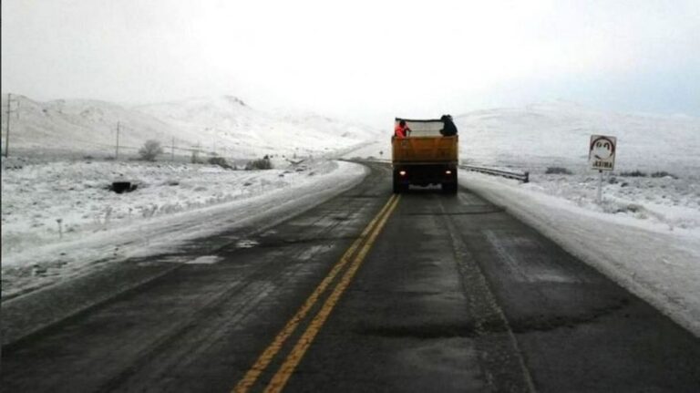Piden transitar con extrema precaución por nevadas en Ruta 3