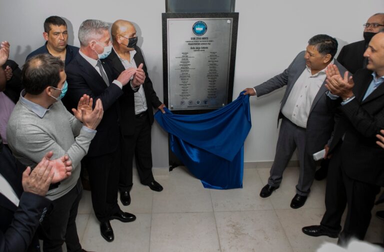Arcioni participó junto al ministro Moroni de la inauguración de la nueva sede del Sindicato del Petróleo y Gas Privado
