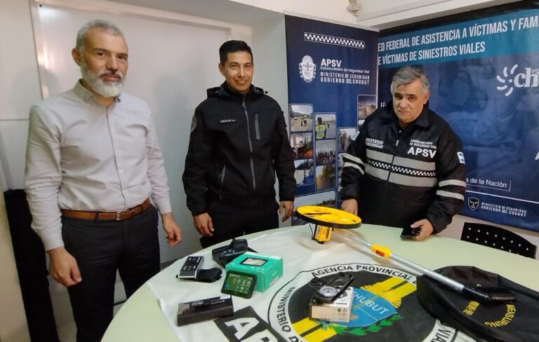 Provincia entregó equipamiento al Área de Criminalística de la Policía