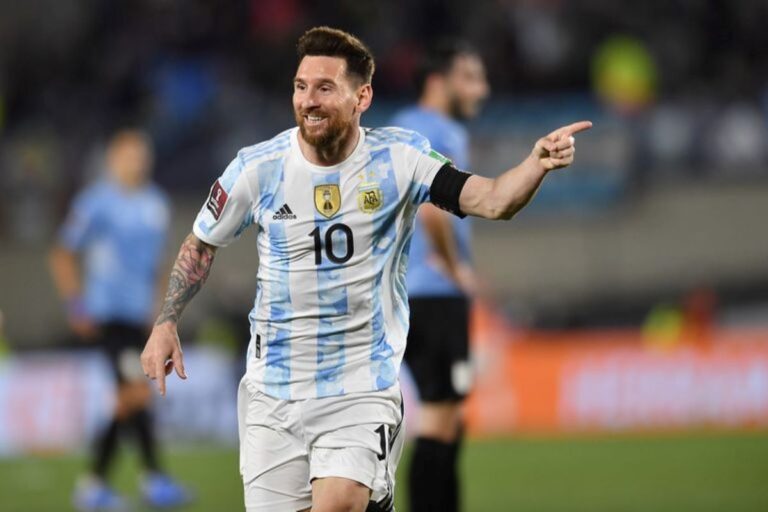 Argentina recibe a Perú en el Monumental 