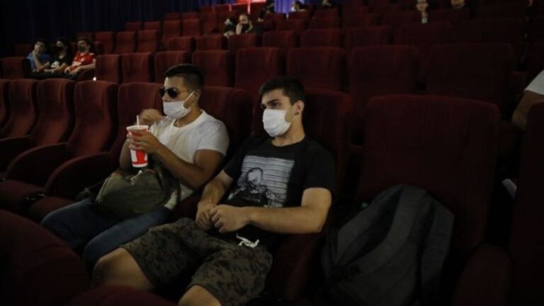 «Más Cultura Joven»: bono de $5 mil para ir al cine, recitales y servicios culturales