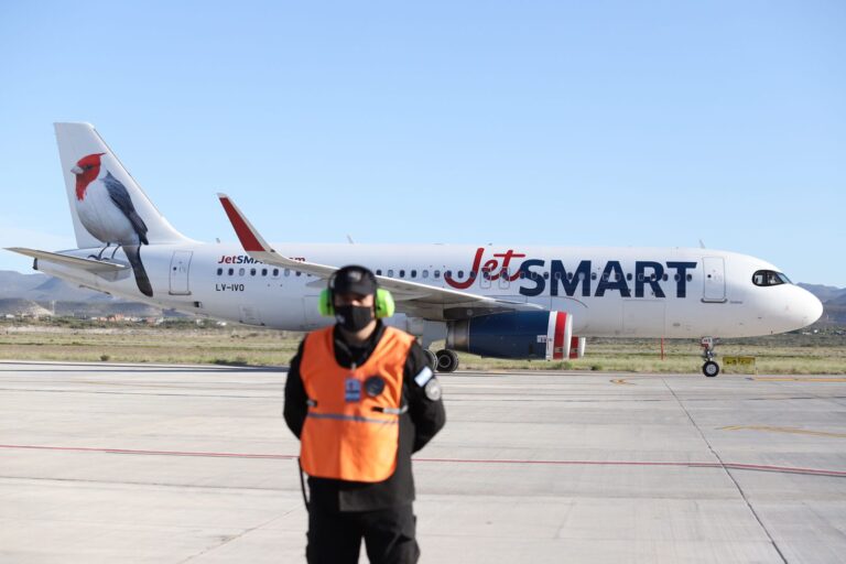 Quedó oficialmente inaugurada la ruta Comodoro-Buenos Aires de la aerolínea JetSmart