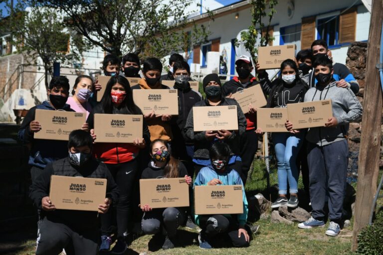 Comenzó en Chubut la distribución de netbooks del Plan Federal Juana Manso
