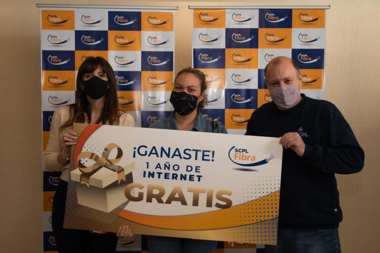 La SCPL hizo entrega de los premios a las ganadoras de un año de internet gratis