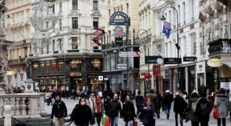 Austria confinará a los no vacunados desde este lunes