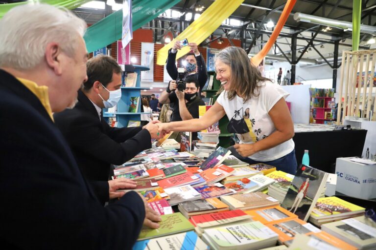 Se inauguró la Feria Internacional del Libro en Comodoro