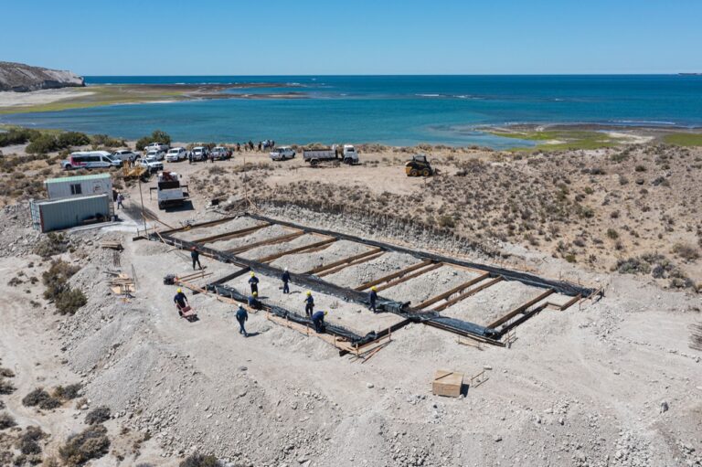 Luque recorrió la zona donde se construye el Centro de Interpretación de la Naturaleza Austral