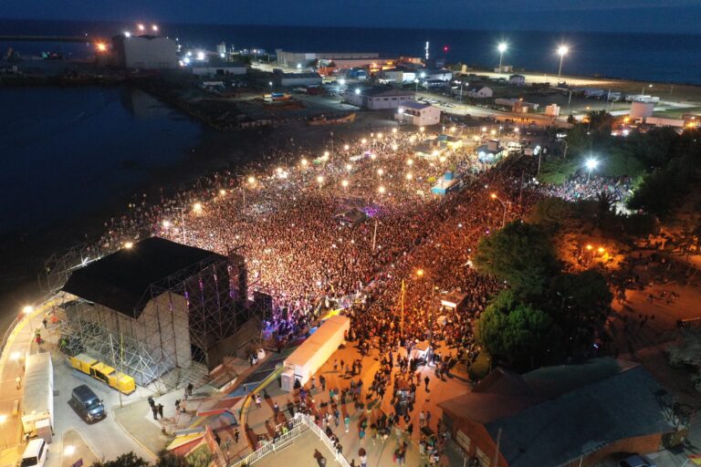 La Feria del Libro concluyó con una masiva fiesta en la Costanera