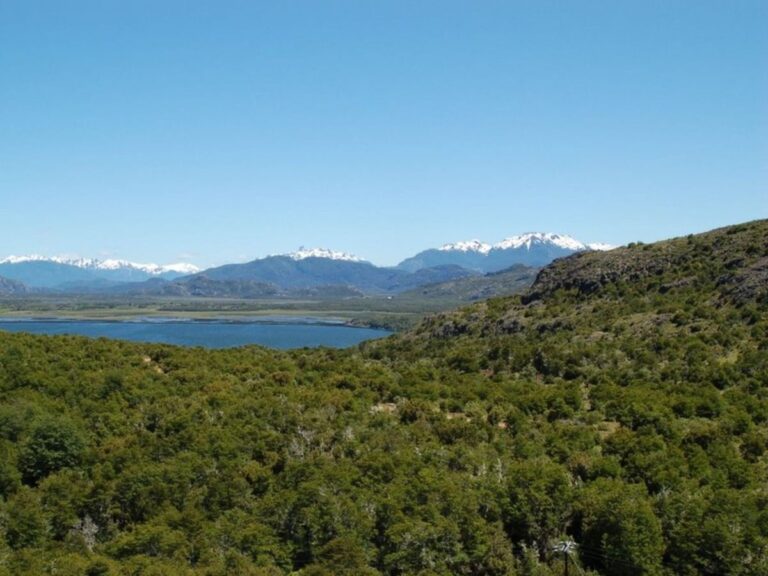 Buscan a un joven de 25 años que desapareció en un lago de Chubut