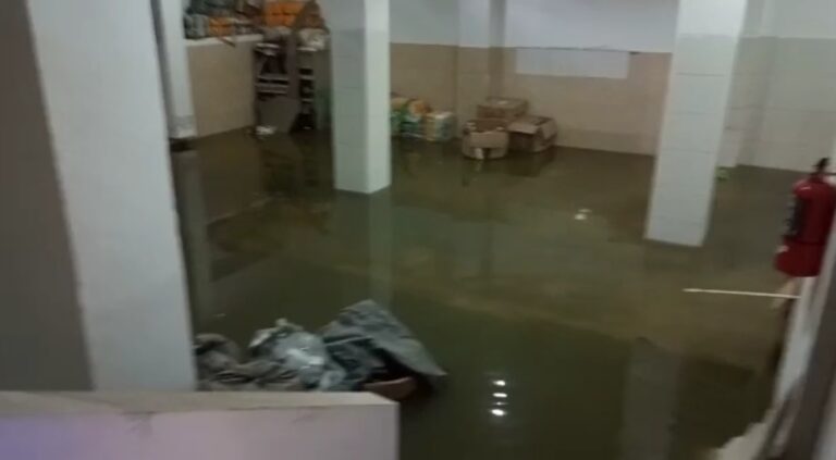 Comodoro: Un local comercial se inundó de liquido cloacal