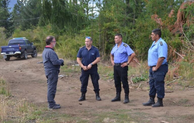 Usurpaciones en Lago Puelo: custodia policial en Cerro Radal