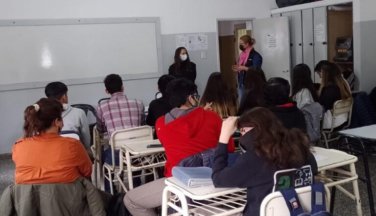 Chubut: Exposición en escuela rural sobre sanidad e inocuidad de los alimentos