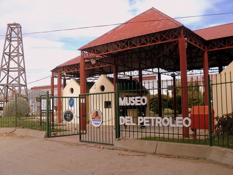 El Museo Nacional del Petróleo continúa reconstruyendo parte de la historia ypefiana