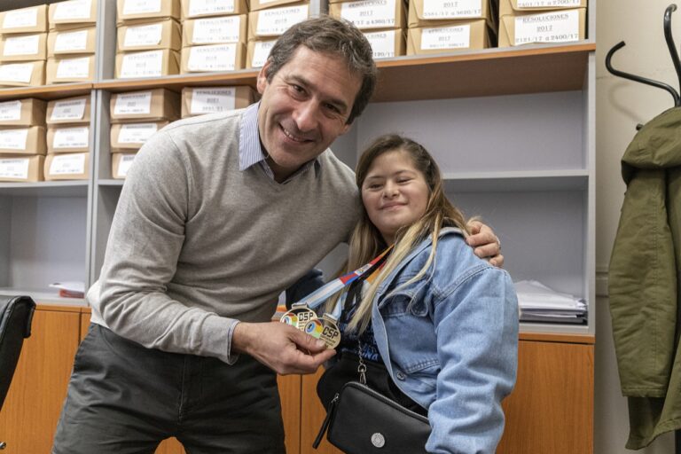 El intendente Luque recibió a la campeona sudamericana Camila Gallardo