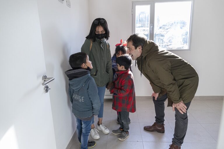 El Municipio entregó una vivienda a la familia que sufrió un trágico incendio