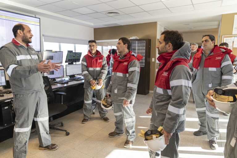 Luque visitó Cerro Dragón y resaltó su importancia productiva para la Argentina