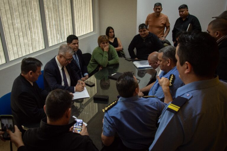 El Gobierno del Chubut acordó aumento salarial con el Consejo de Bienestar Policial