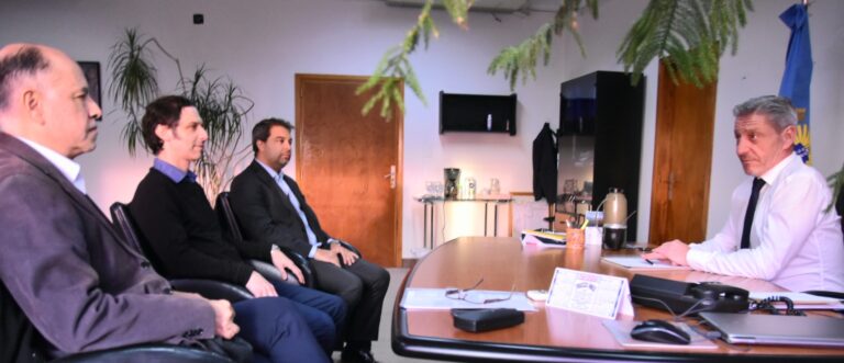Arcioni se reunió con miembros del  Directorio del Banco del Chubut