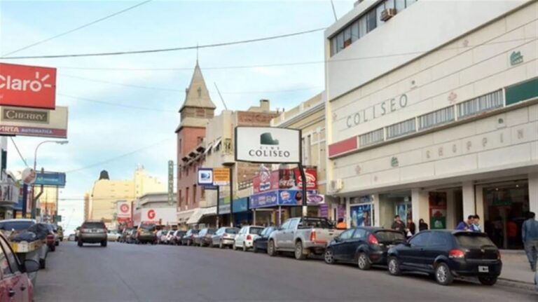 En pleno centro, apuñalaron al dueño de un local comercial